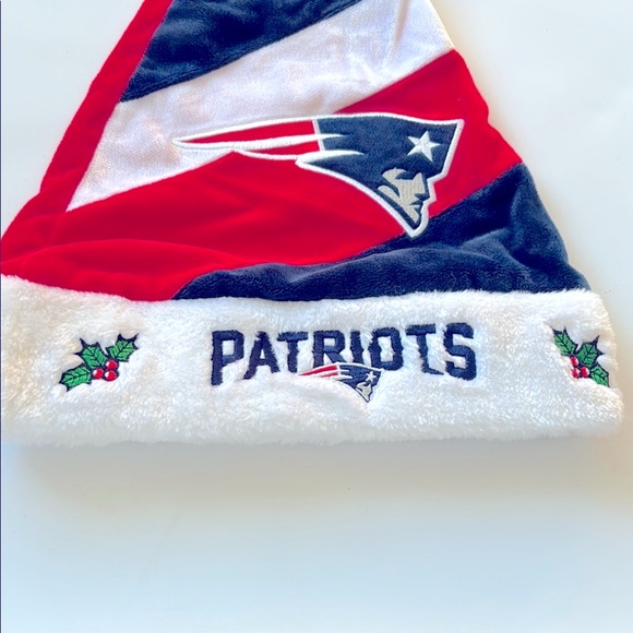 New England Patriots NFL Foco Santa Hat - Red, White, and Blue Holly Winter - Picture 4 of 5